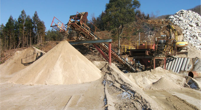 産業廃棄物収集運搬、残土受入・黒土、砕石販売